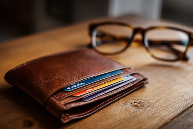 Czy można mieć więcej niż jedną kartę kredytową? Kiedy to ma sens?