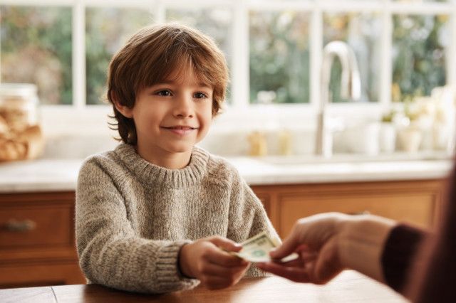 Czy dawać dziecku kieszonkowe? Plusy i minusy