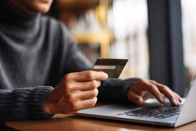 Czy podawanie numeru karty kredytowej jest bezpieczne? Kiedy zachować ostrożność?